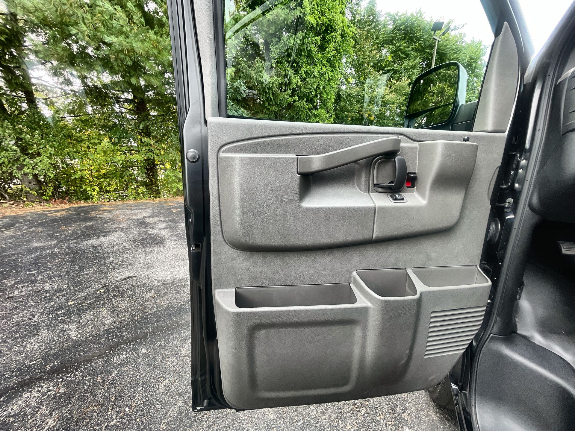2026 GMC Savana Passenger LS