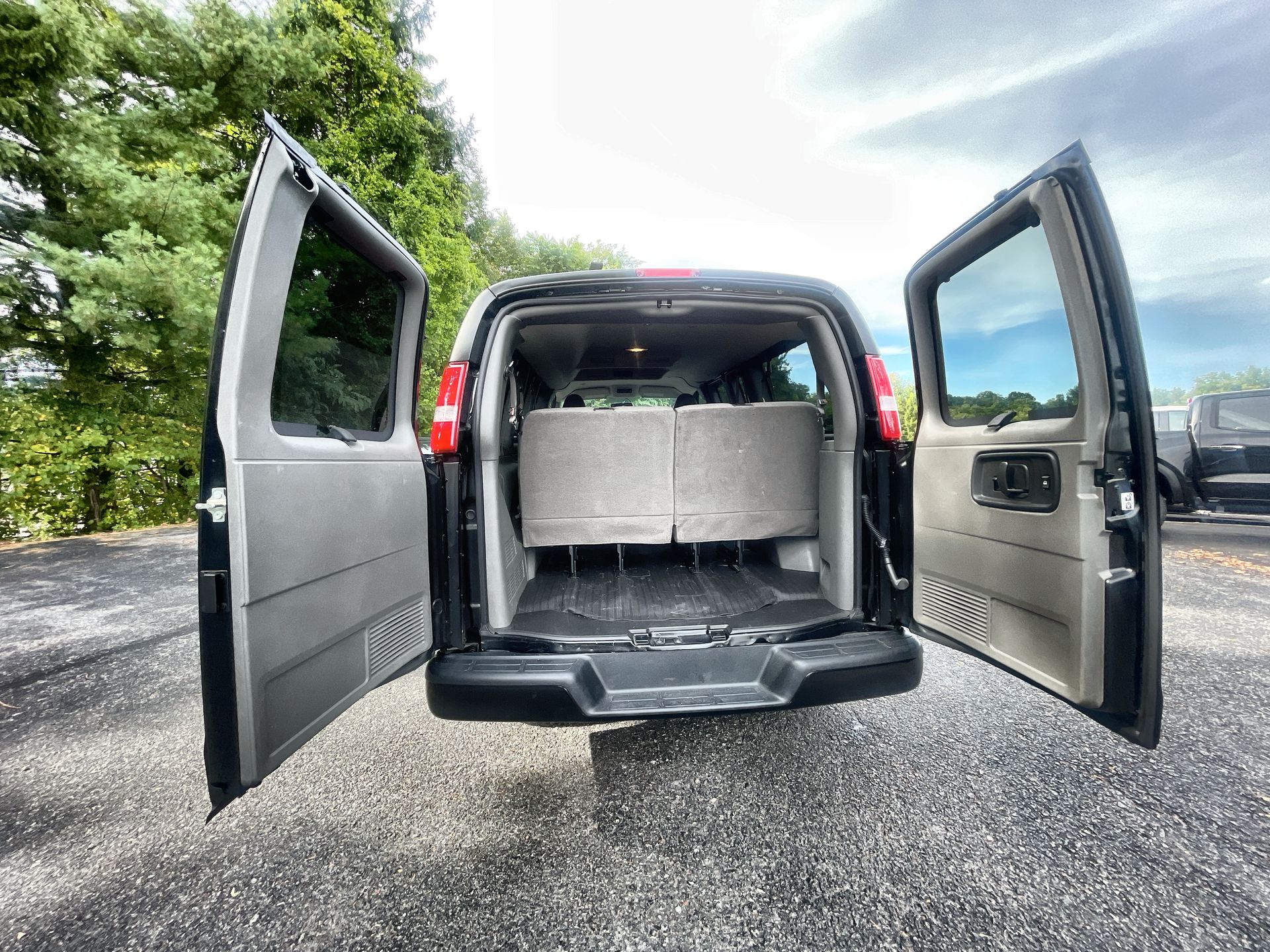 2026 GMC Savana Passenger LS