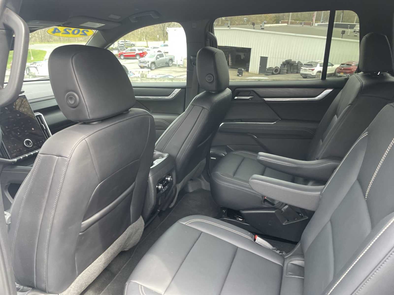 2024 GMC Acadia Elevation