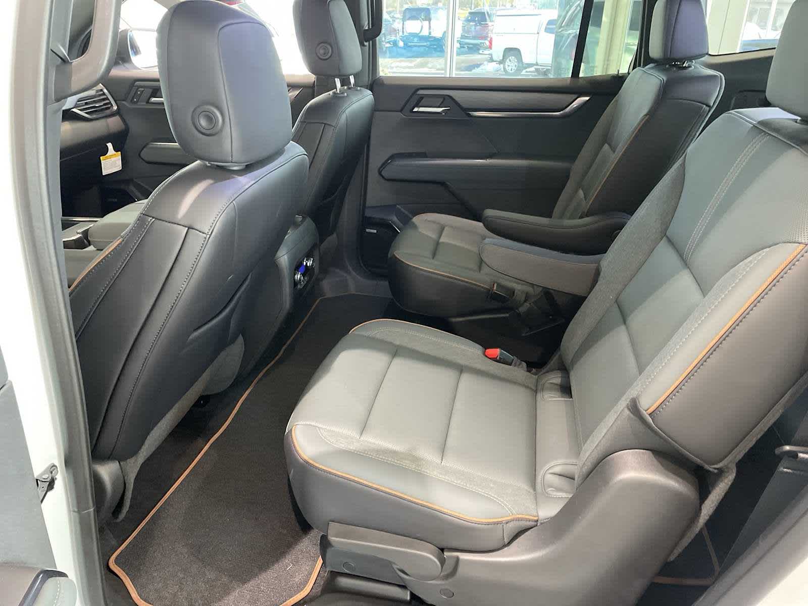 2025 GMC Acadia AT4