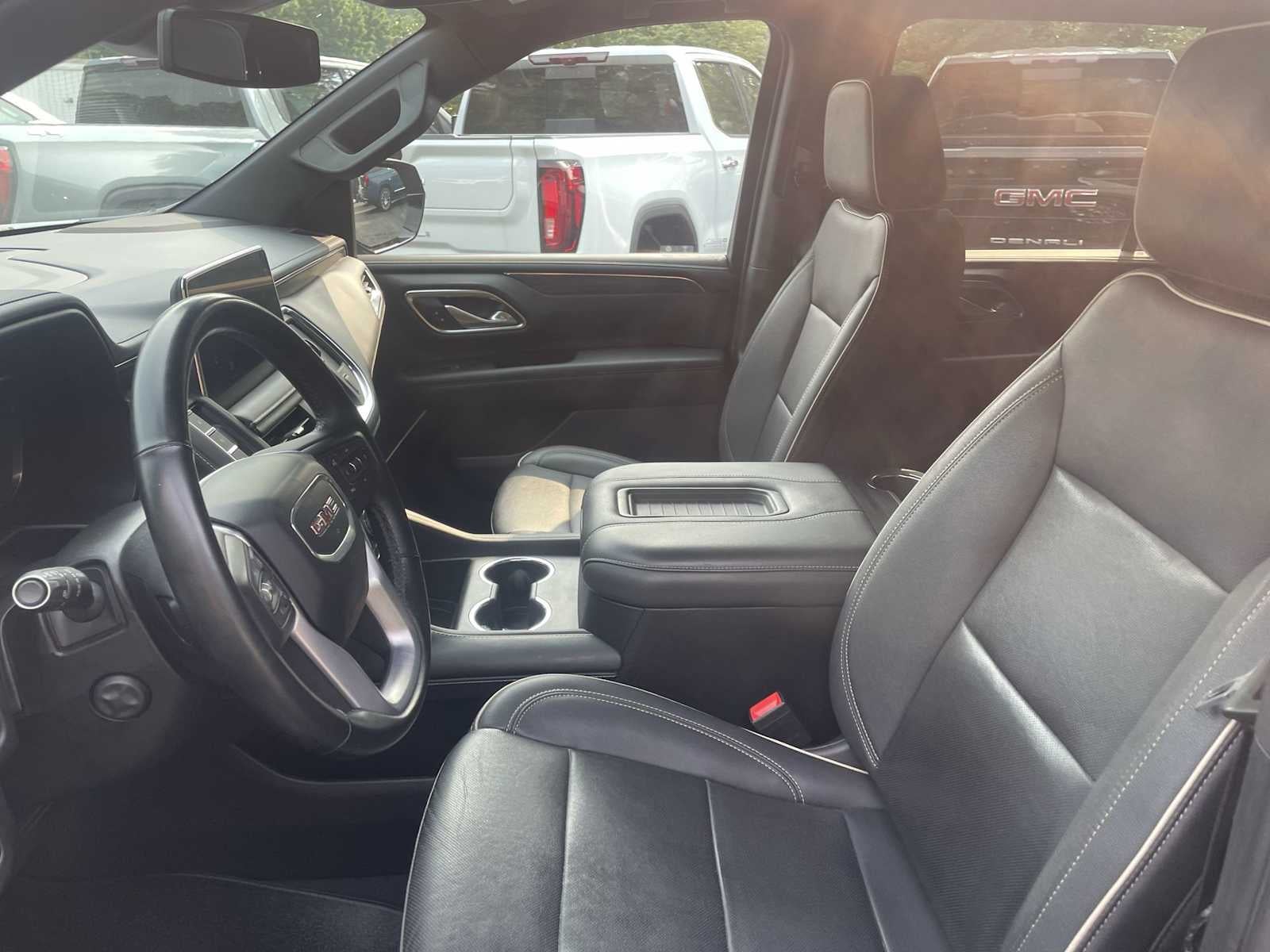 2023 GMC Yukon SLT