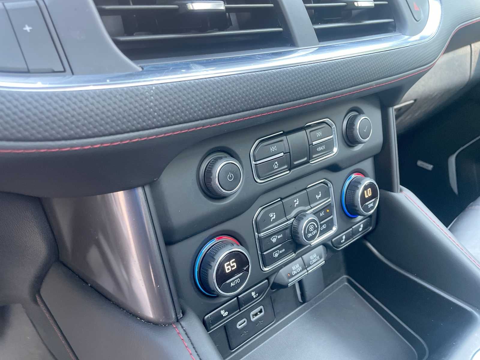 2023 Chevrolet Suburban RST