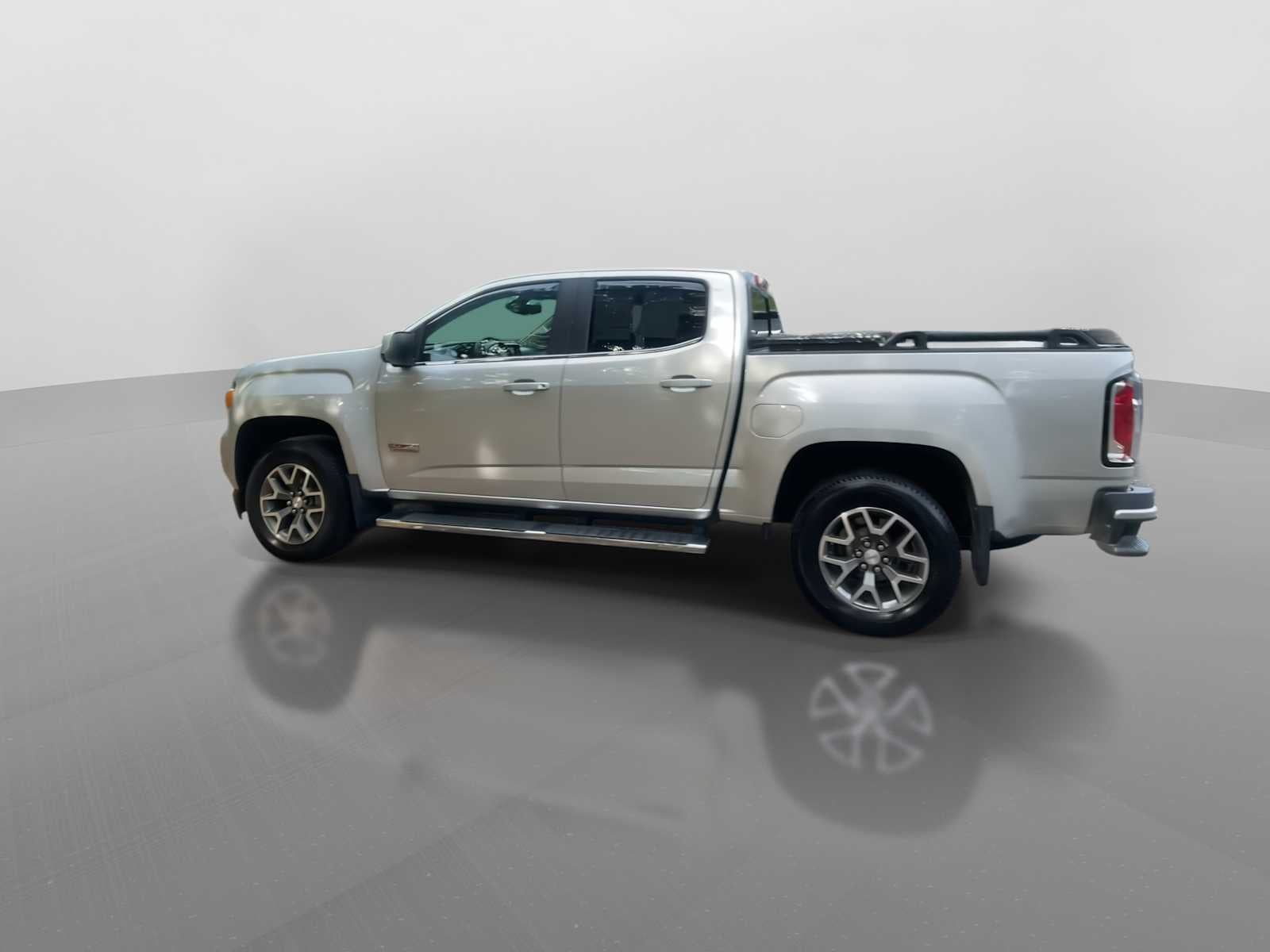 2017 GMC Canyon SLE - Photo 7