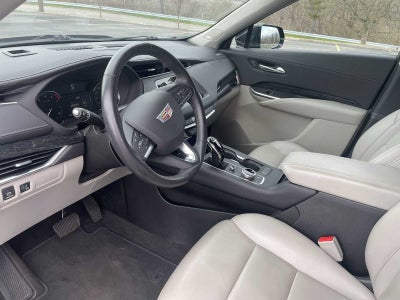 2023 Cadillac XT4 Premium Luxury