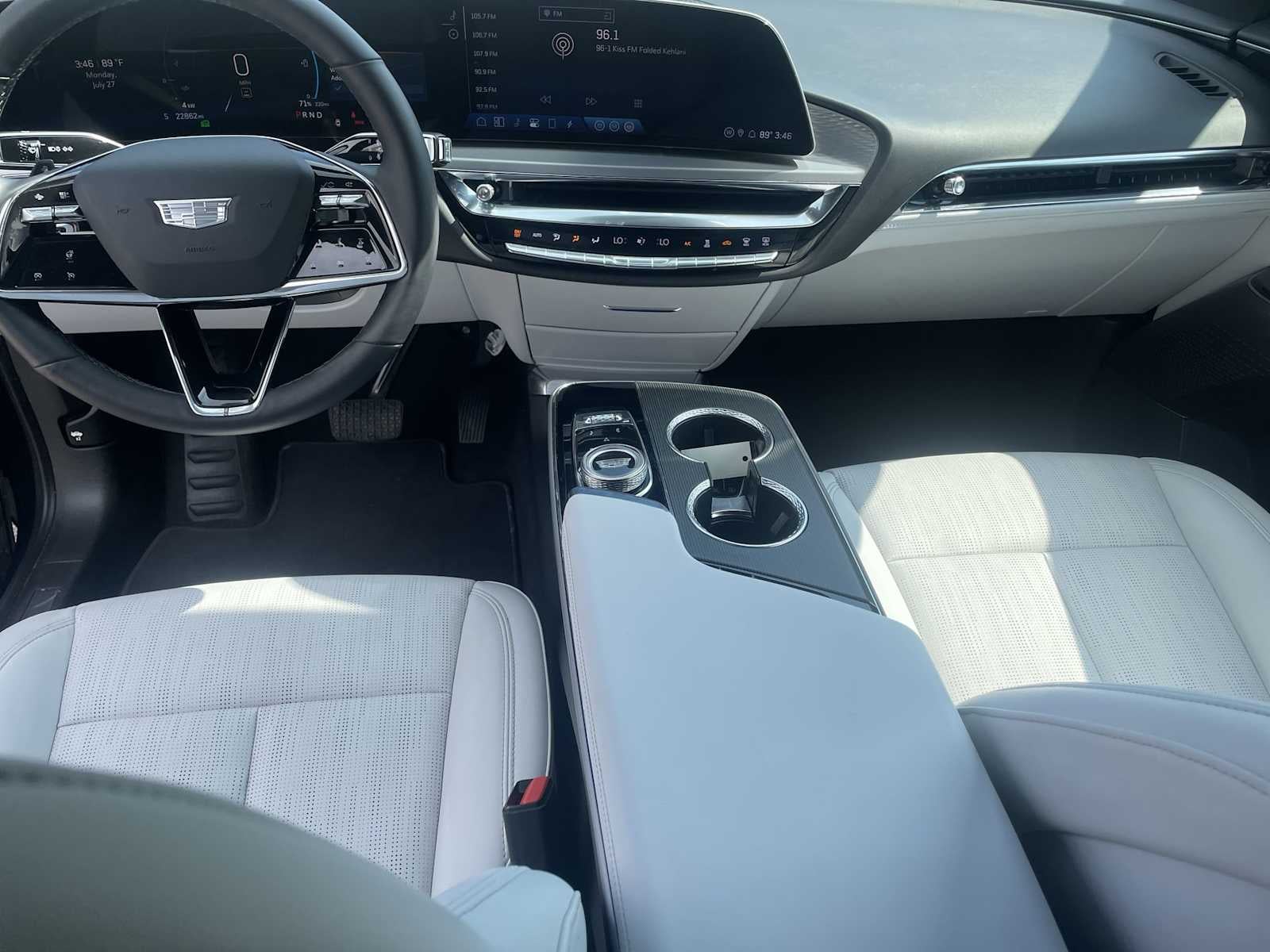2024 Cadillac LYRIQ Luxury 1