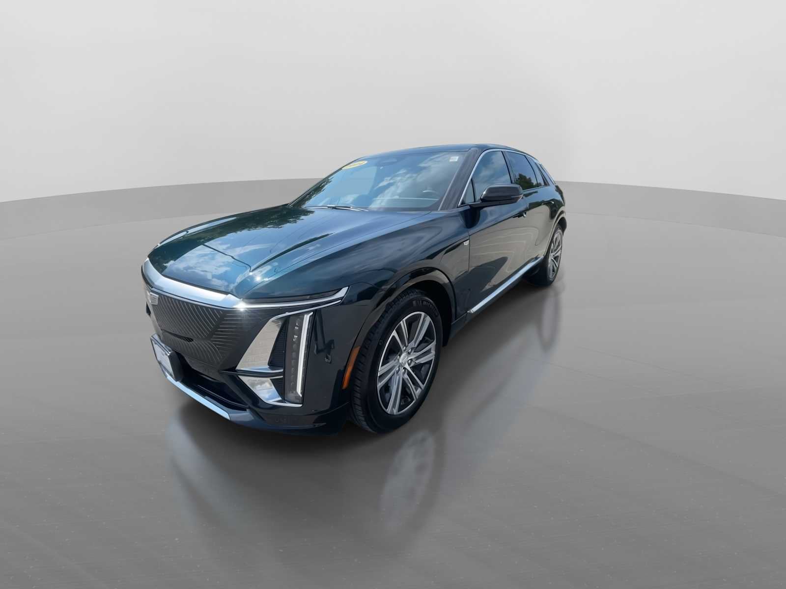 2024 Cadillac LYRIQ Luxury 1