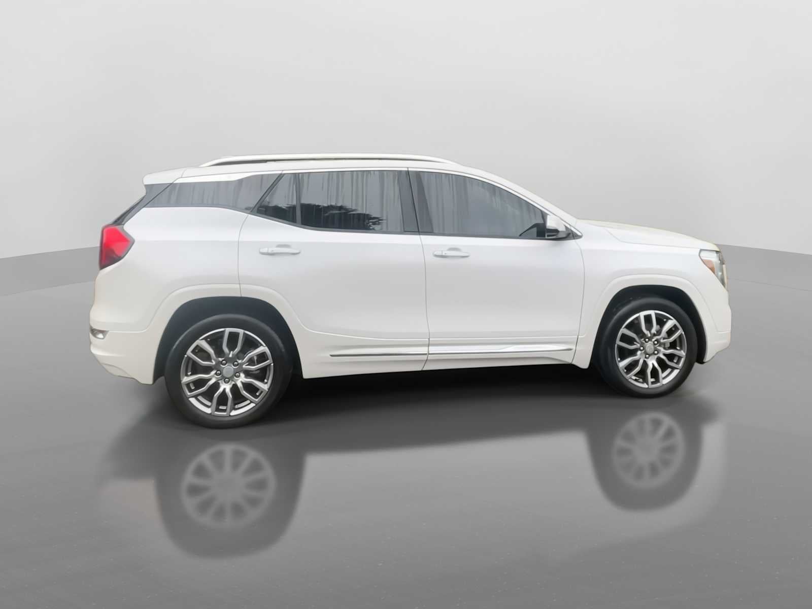 2024 GMC Terrain Denali - Photo 2