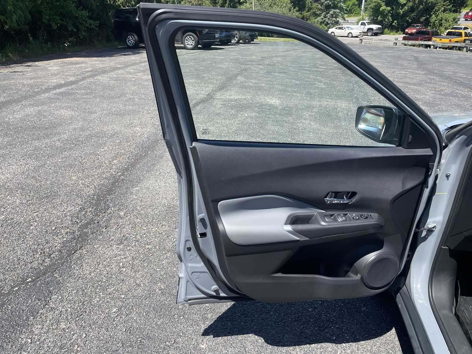 2024 Nissan Kicks SR Xtronic CVT