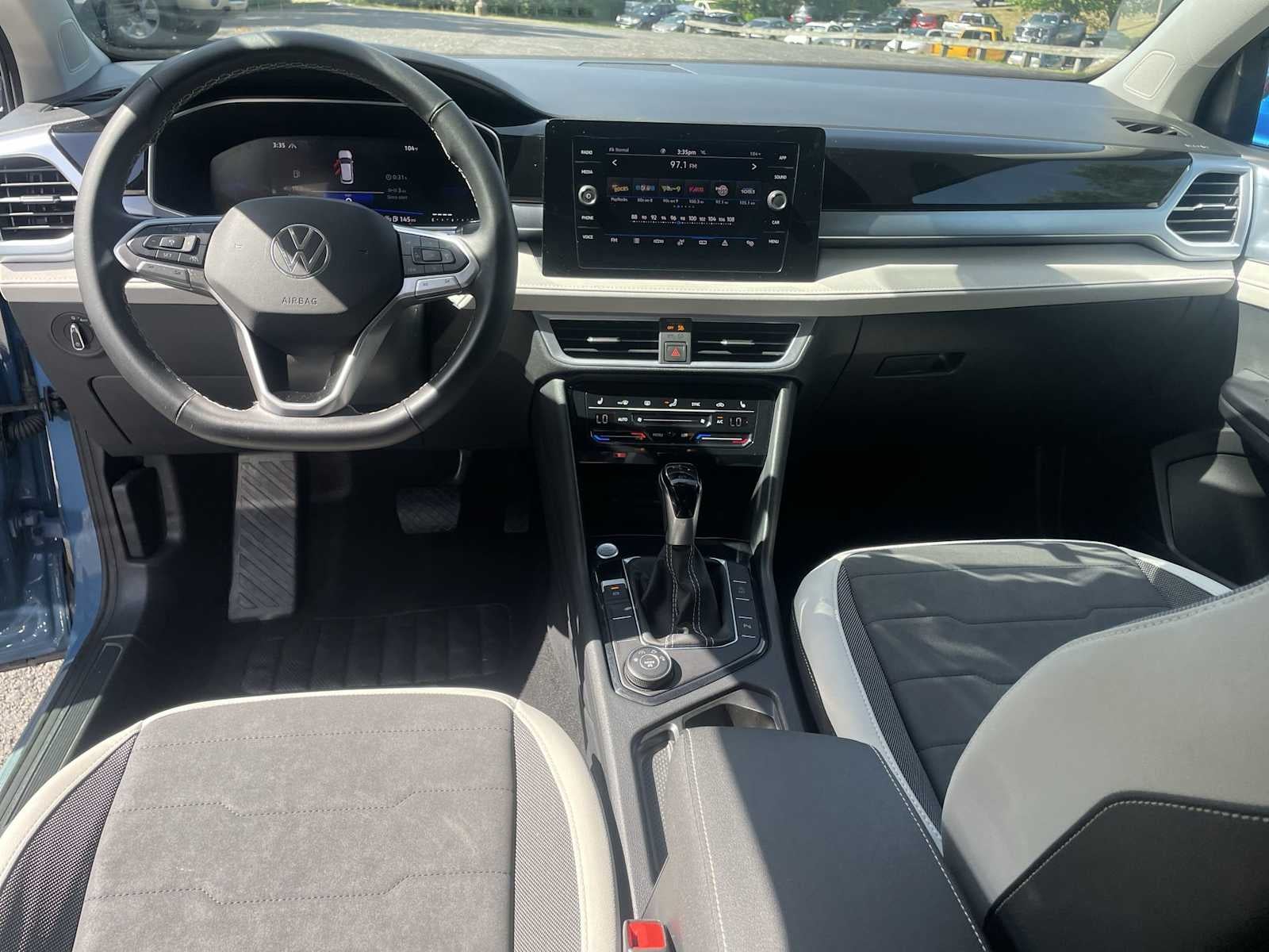 2025 Volkswagen Taos SE