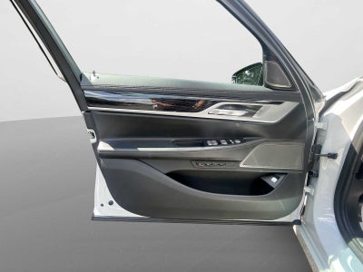 2019 BMW 740i xDrive