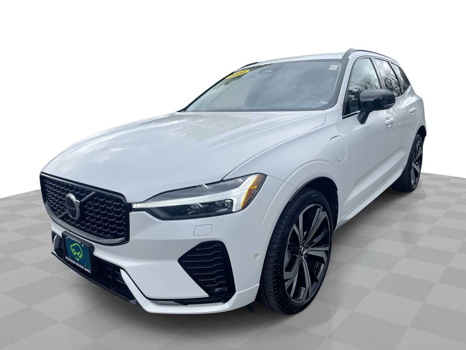 2025 Volvo XC60 T8 Ultra Dark AWD's photo