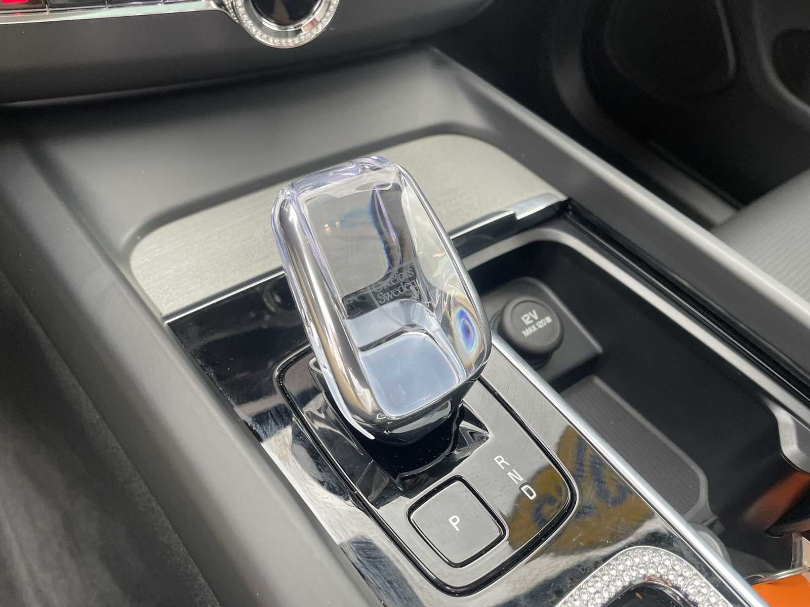 2025 Volvo XC60 Plug-In Hybrid Ultra, T8 AWD Electric/Gasoline, Dark