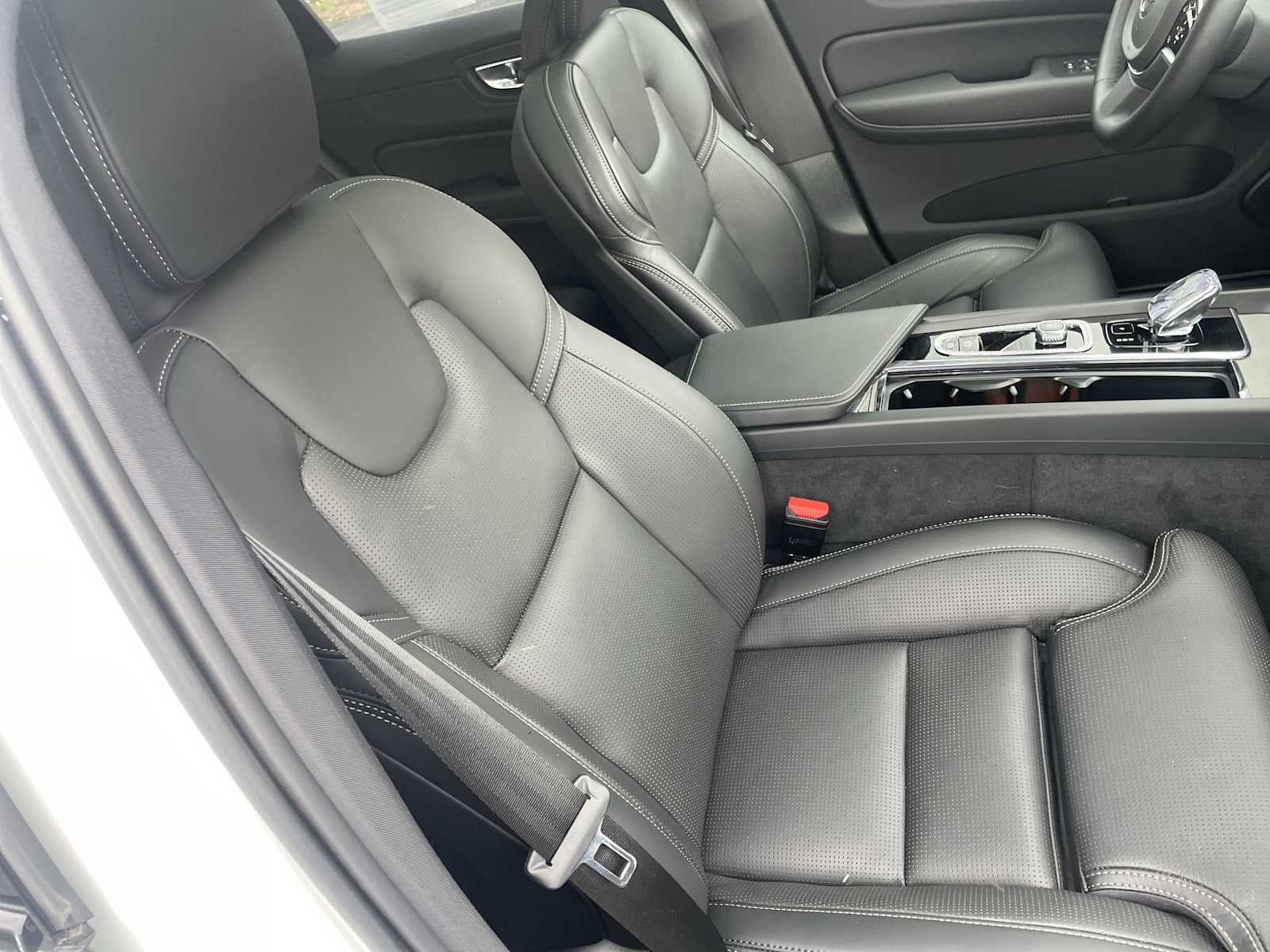 2025 Volvo XC60 Plug-In Hybrid Ultra, T8 AWD Electric/Gasoline, Dark