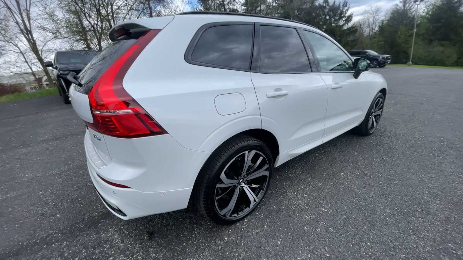2025 Volvo XC60 Plug-In Hybrid Ultra, T8 AWD Electric/Gasoline, Dark
